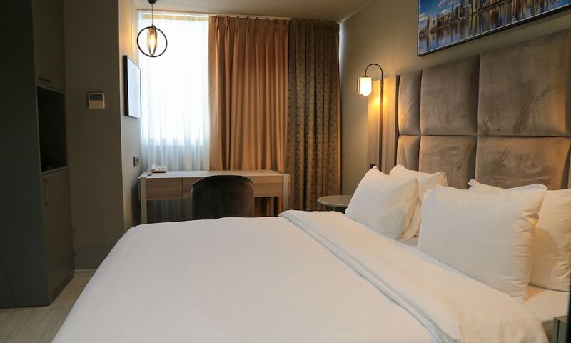 Pasaport Pier Hotel