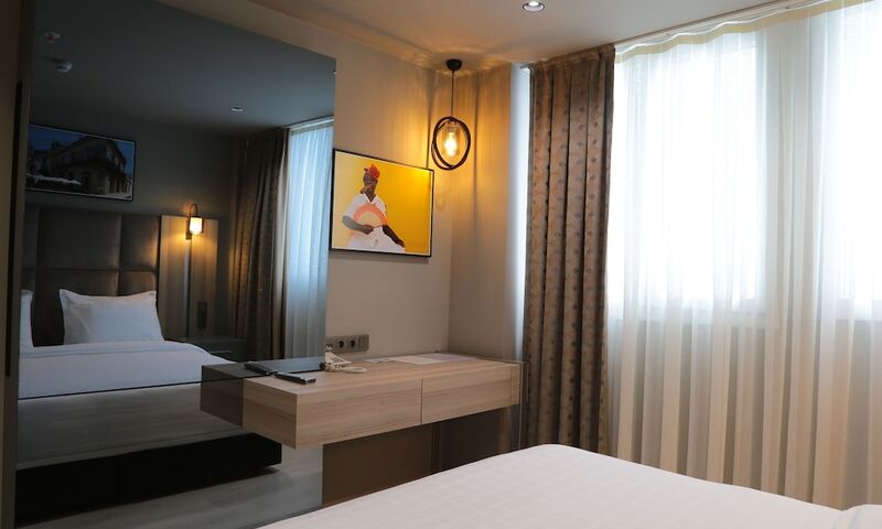 Pasaport Pier Hotel