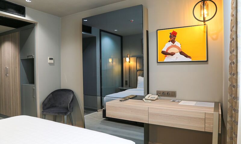Pasaport Pier Hotel