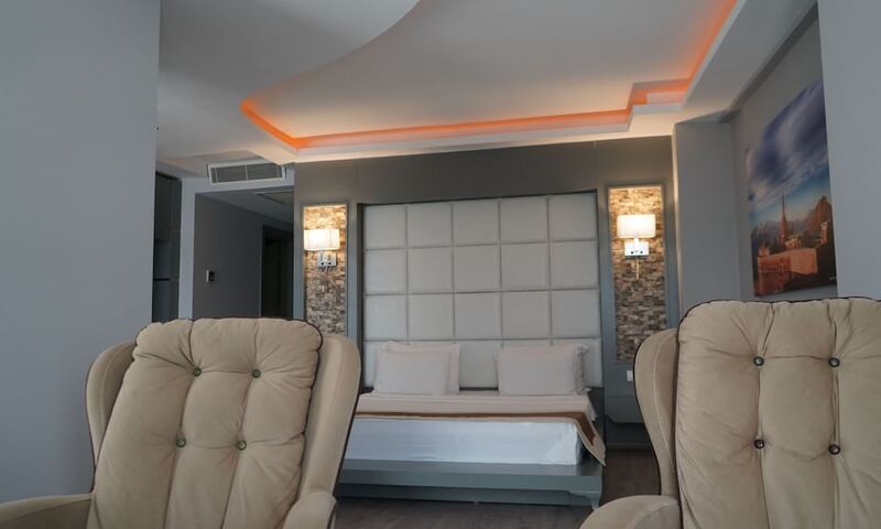 Pasaport Pier Hotel
