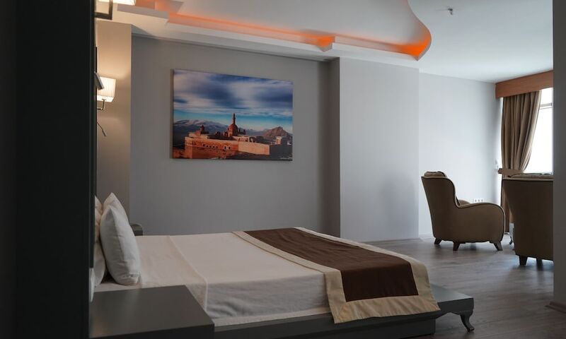Pasaport Pier Hotel