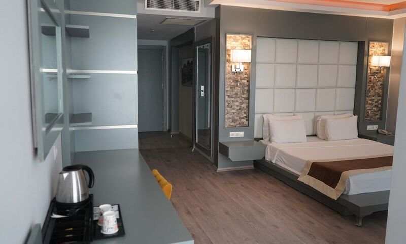 Pasaport Pier Hotel