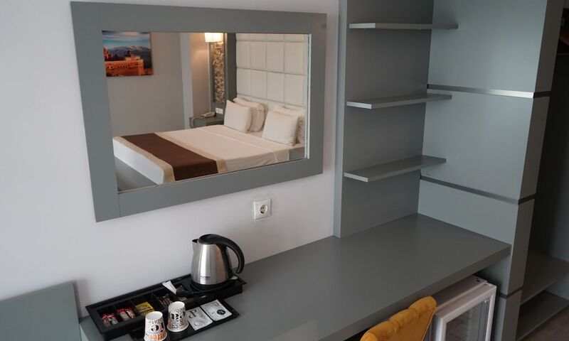 Pasaport Pier Hotel