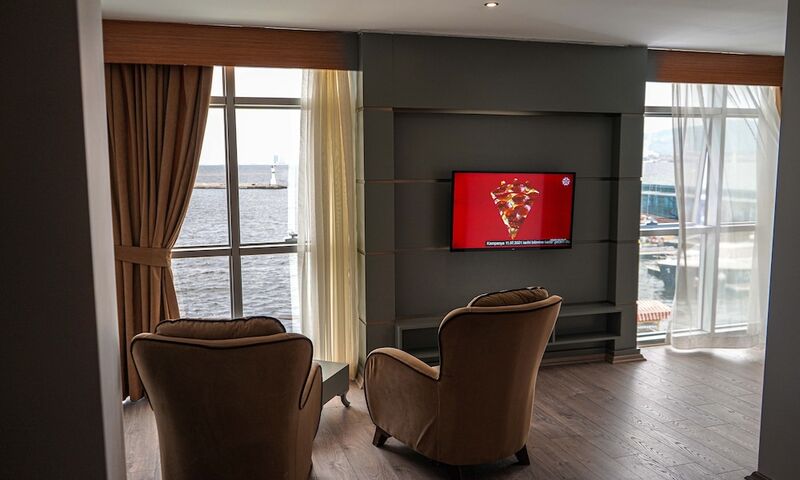 Pasaport Pier Hotel
