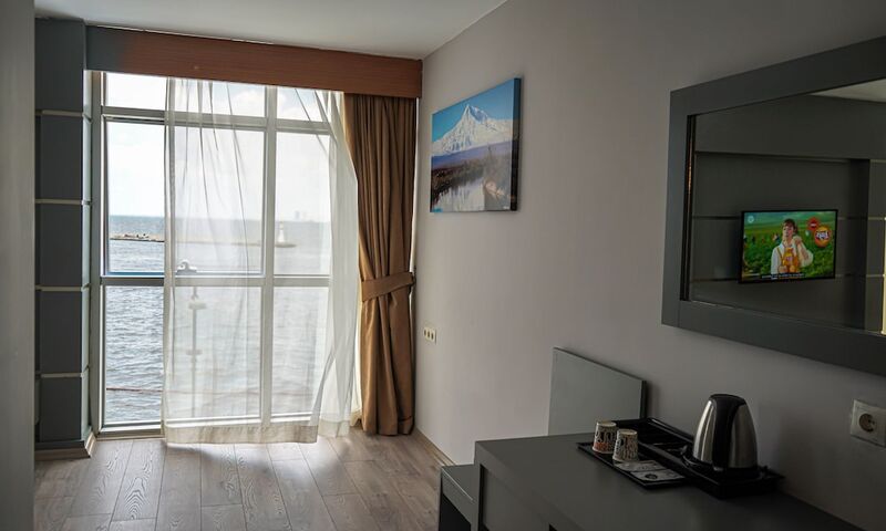 Pasaport Pier Hotel