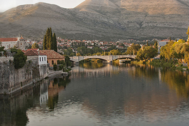 İzmir`den Uçaklı  Balkanlar Kosovalı ( SunExpress Hava Yolları )